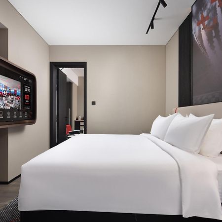 Radisson Red Hotel Zhuhai Gongbei Port Bagian luar foto
