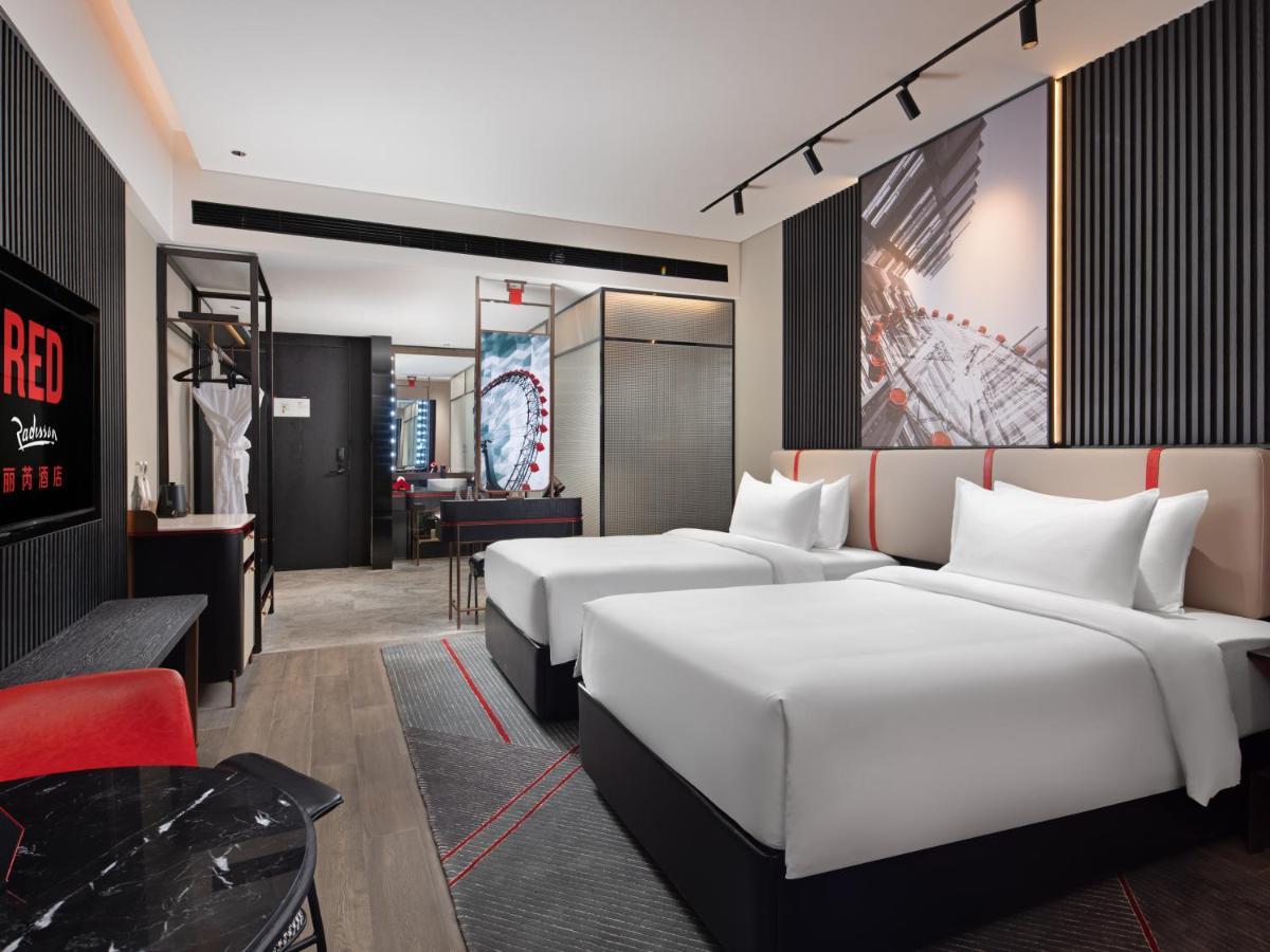 Radisson Red Hotel Zhuhai Gongbei Port Bagian luar foto