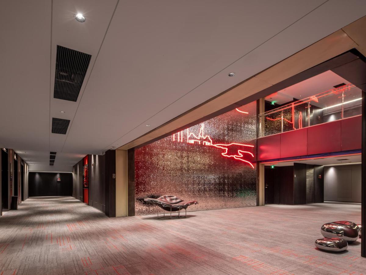 Radisson Red Hotel Zhuhai Gongbei Port Bagian luar foto