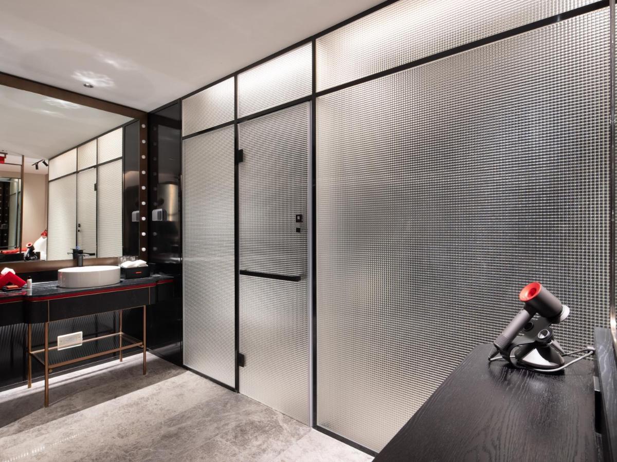 Radisson Red Hotel Zhuhai Gongbei Port Bagian luar foto