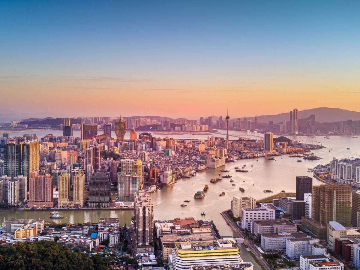 Radisson Red Hotel Zhuhai Gongbei Port Bagian luar foto