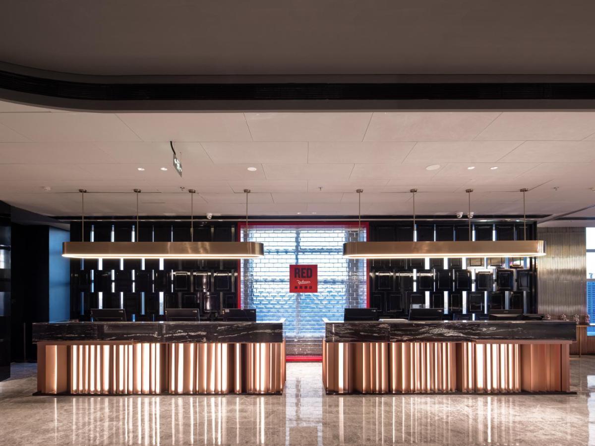 Radisson Red Hotel Zhuhai Gongbei Port Bagian luar foto