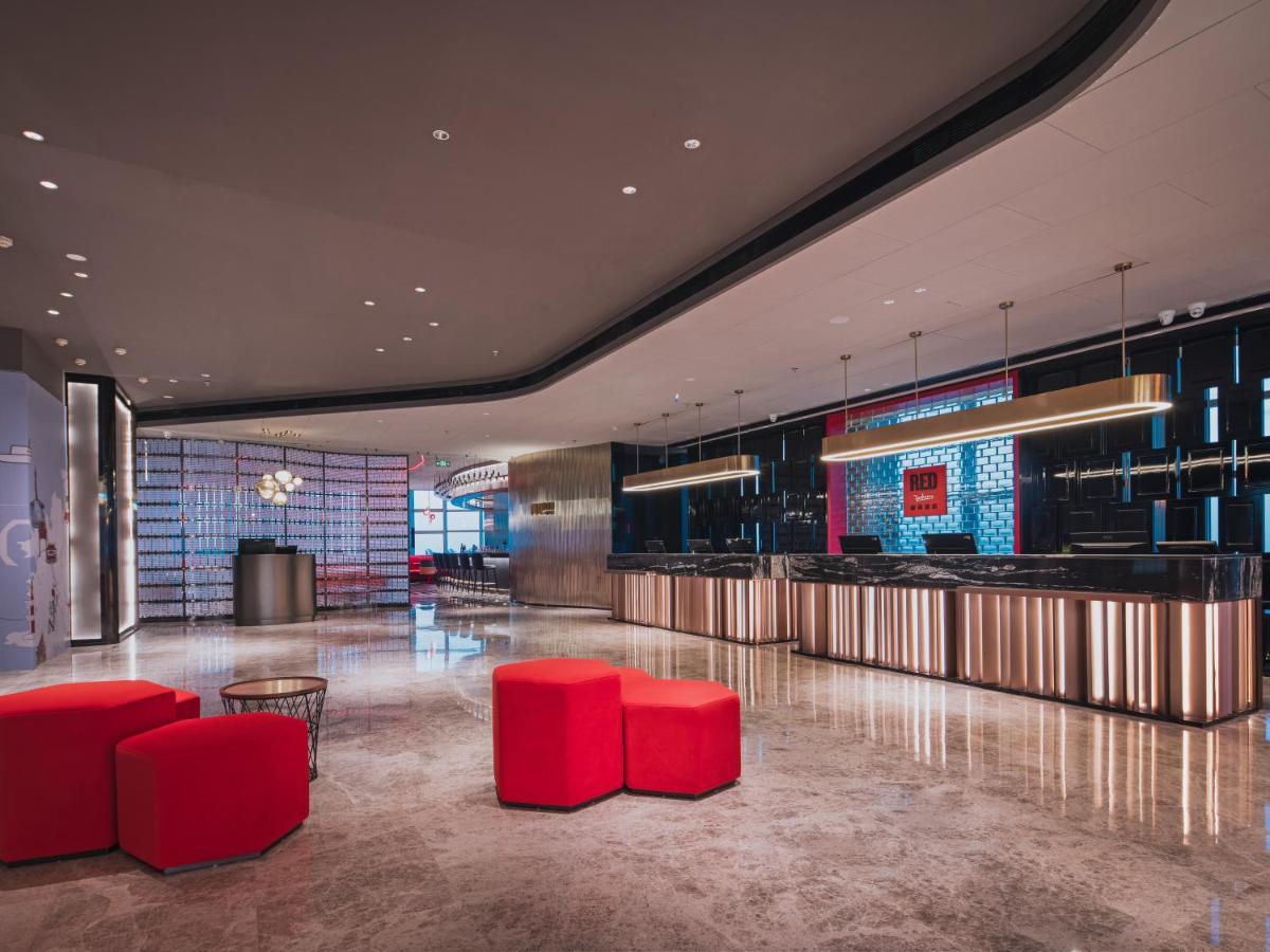 Radisson Red Hotel Zhuhai Gongbei Port Bagian luar foto