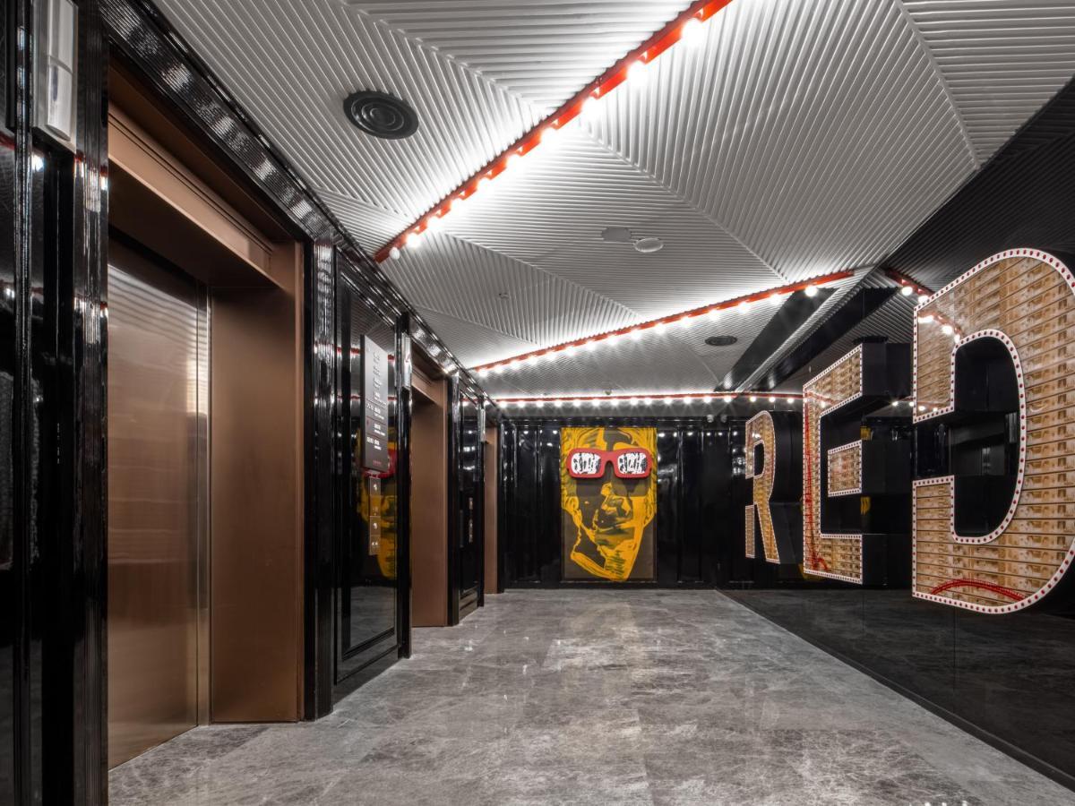 Radisson Red Hotel Zhuhai Gongbei Port Bagian luar foto