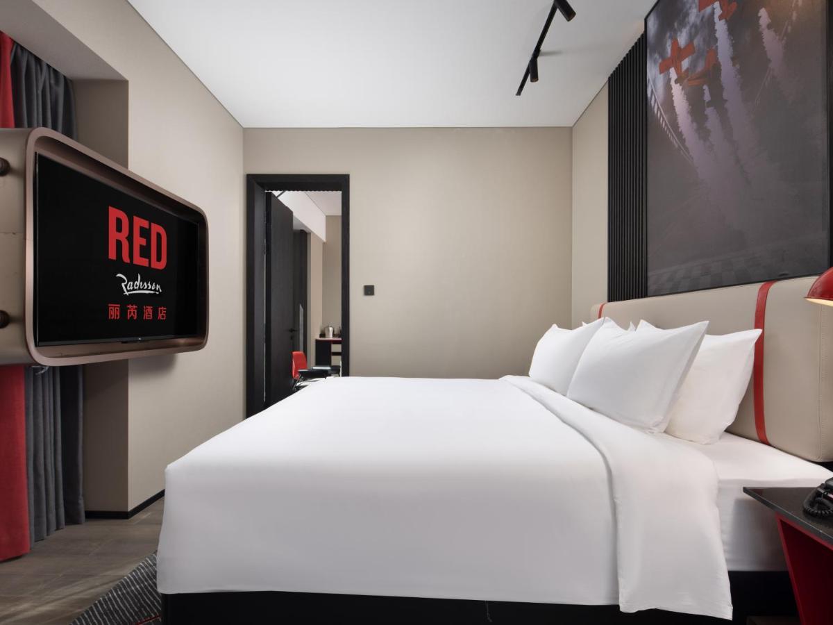Radisson Red Hotel Zhuhai Gongbei Port Bagian luar foto