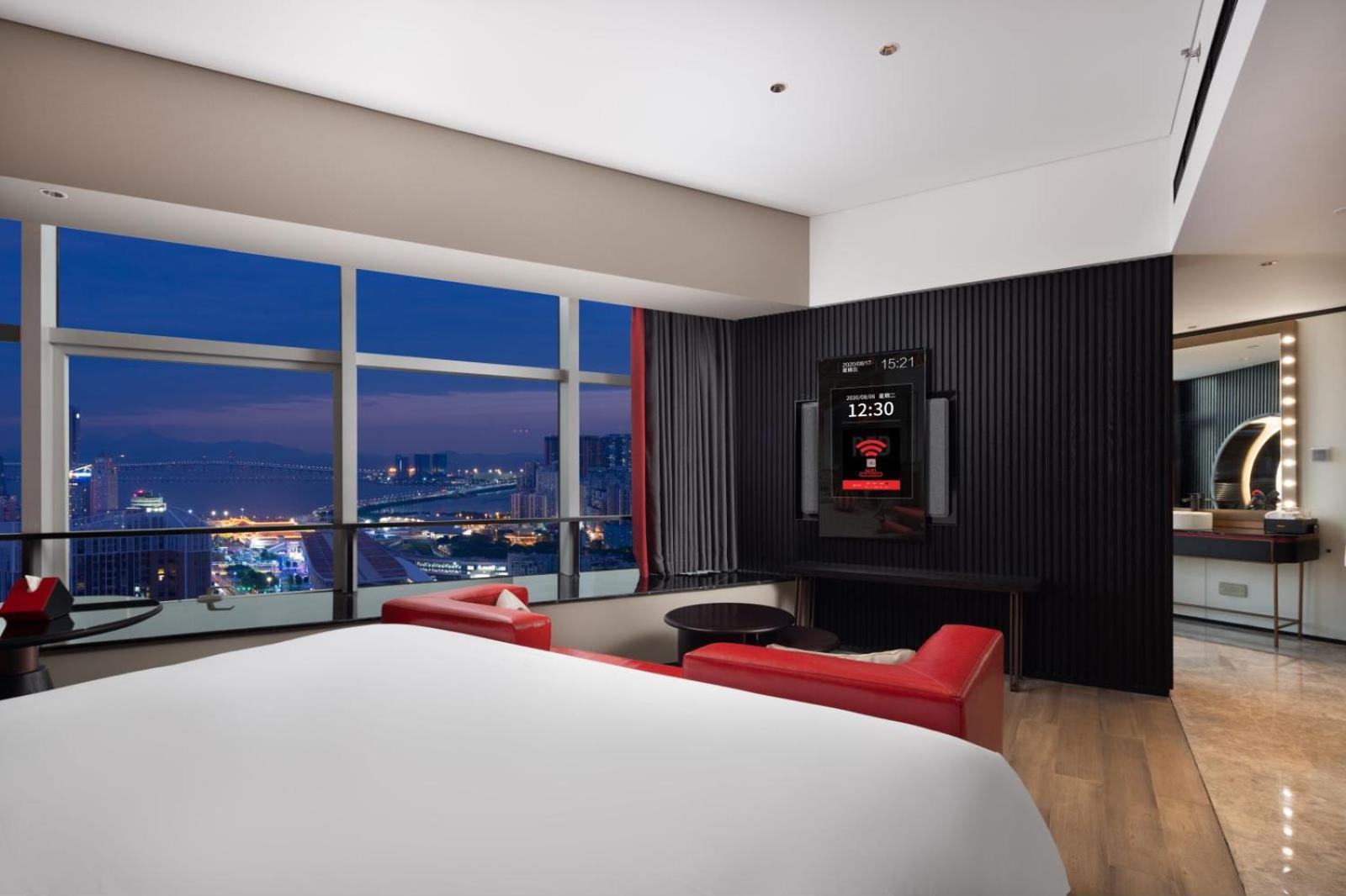 Radisson Red Hotel Zhuhai Gongbei Port Bagian luar foto
