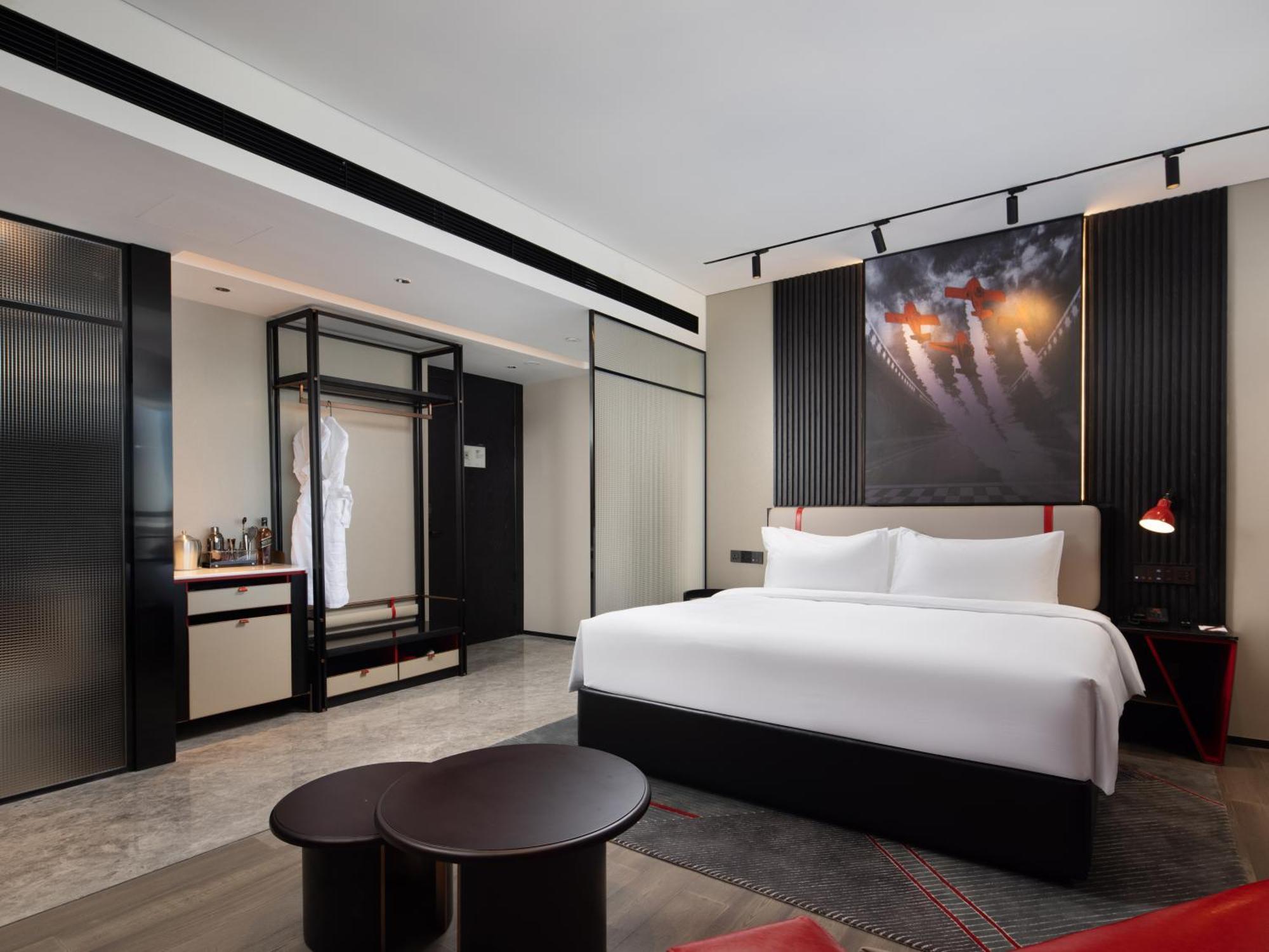 Radisson Red Hotel Zhuhai Gongbei Port Bagian luar foto