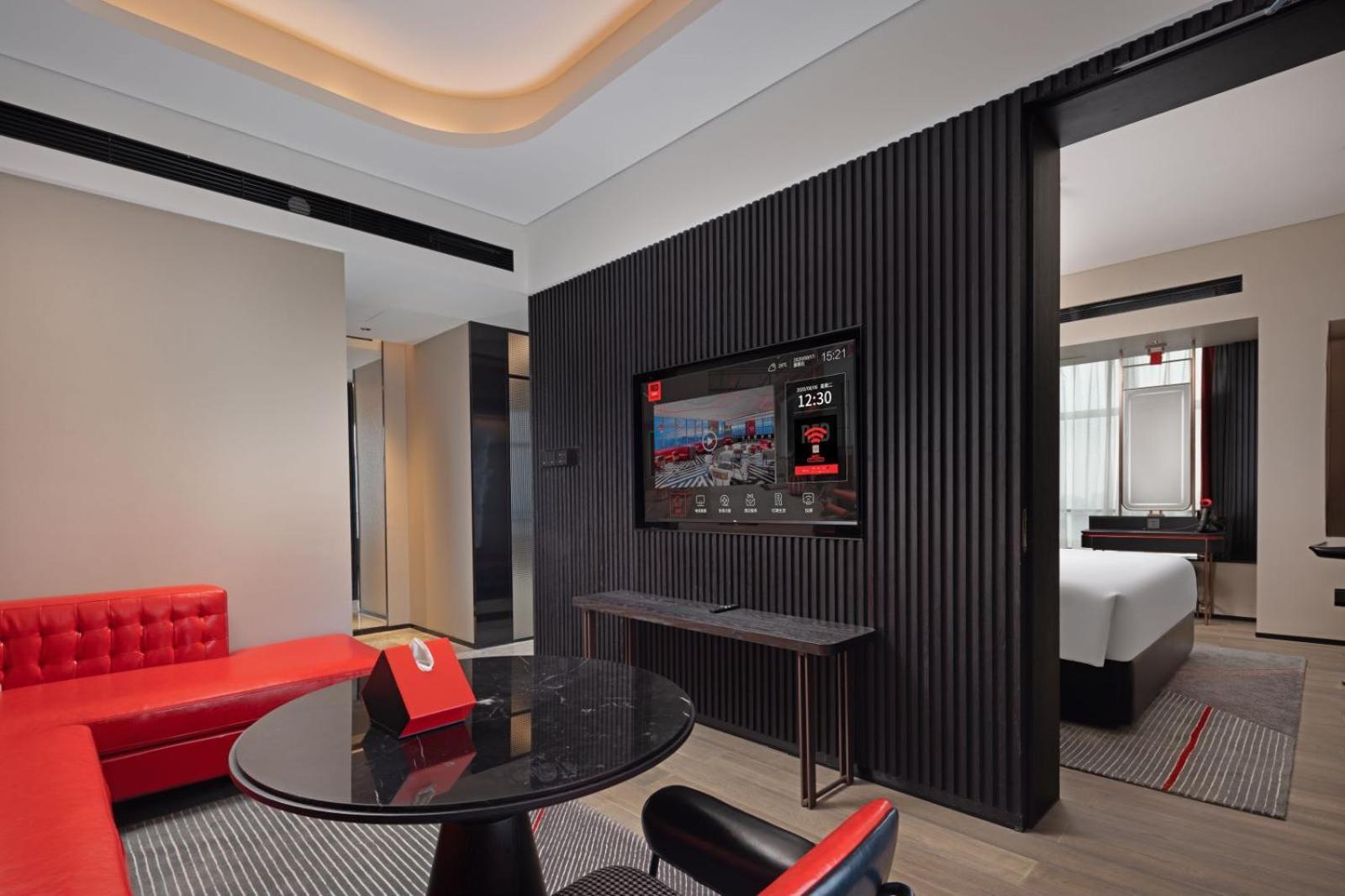 Radisson Red Hotel Zhuhai Gongbei Port Bagian luar foto
