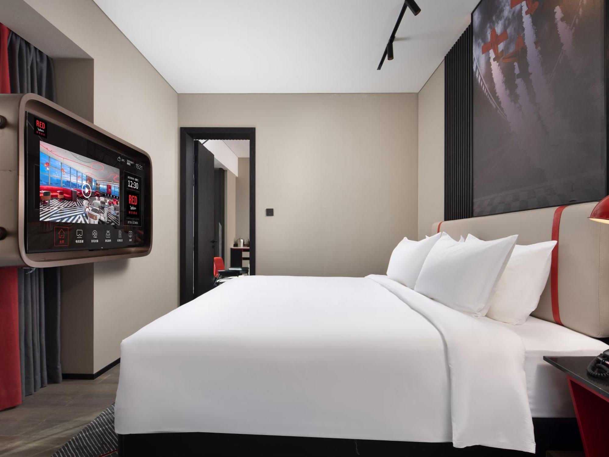 Radisson Red Hotel Zhuhai Gongbei Port Bagian luar foto