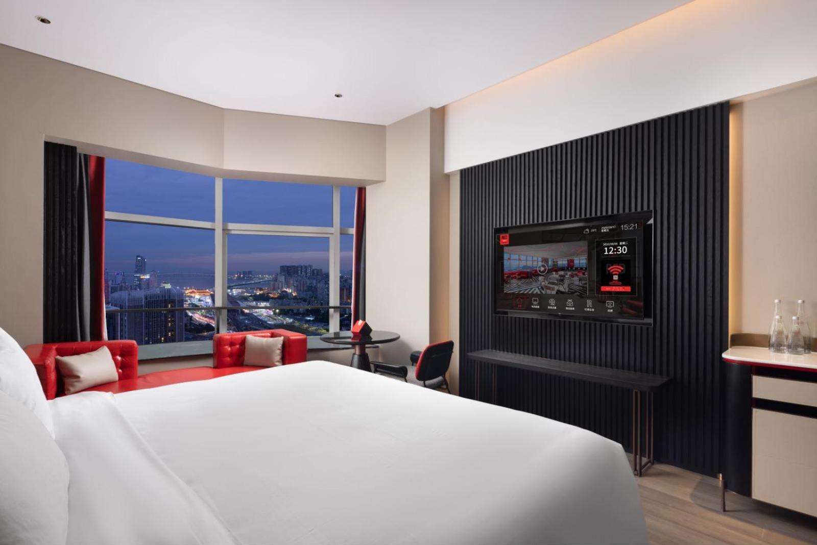 Radisson Red Hotel Zhuhai Gongbei Port Bagian luar foto