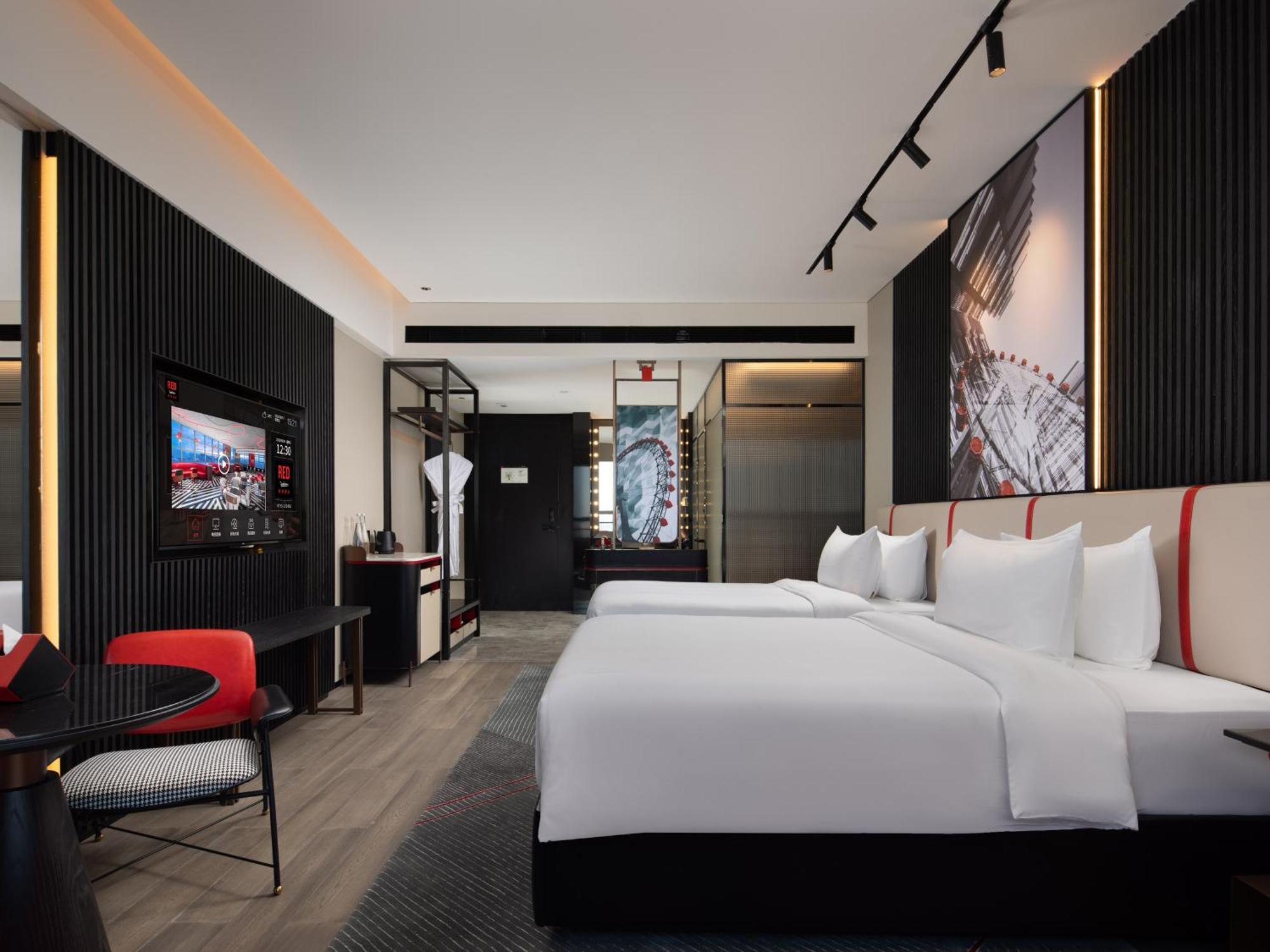 Radisson Red Hotel Zhuhai Gongbei Port Bagian luar foto
