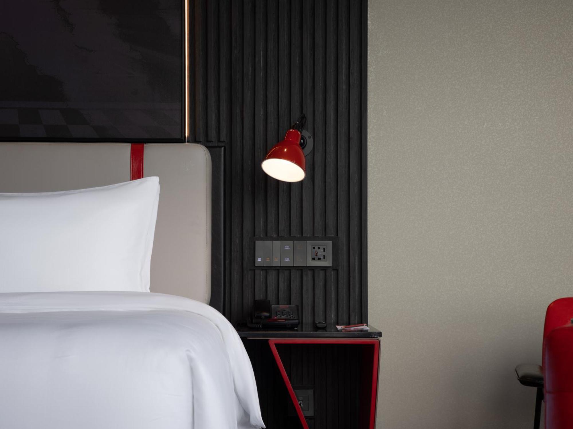 Radisson Red Hotel Zhuhai Gongbei Port Bagian luar foto