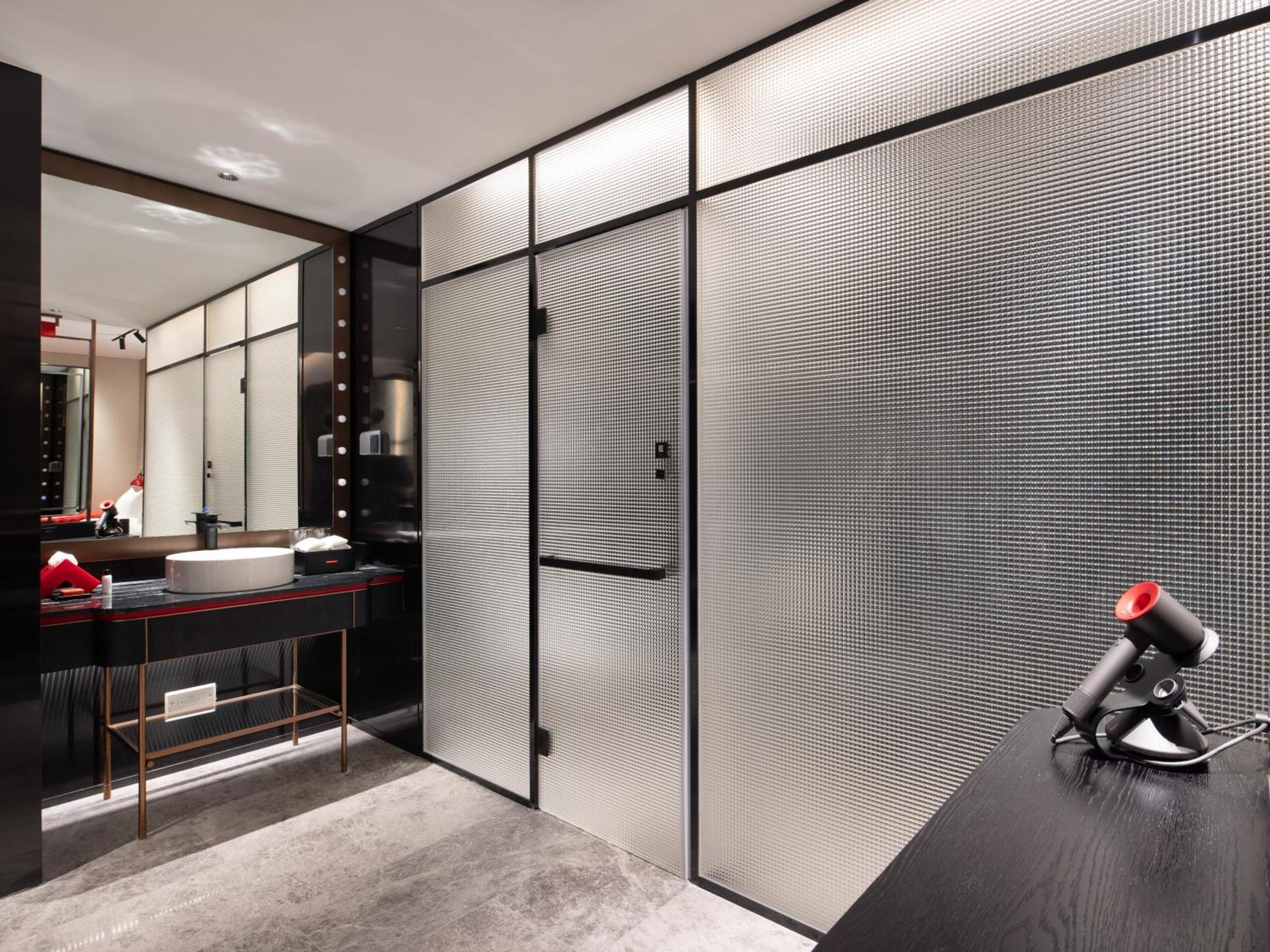 Radisson Red Hotel Zhuhai Gongbei Port Bagian luar foto