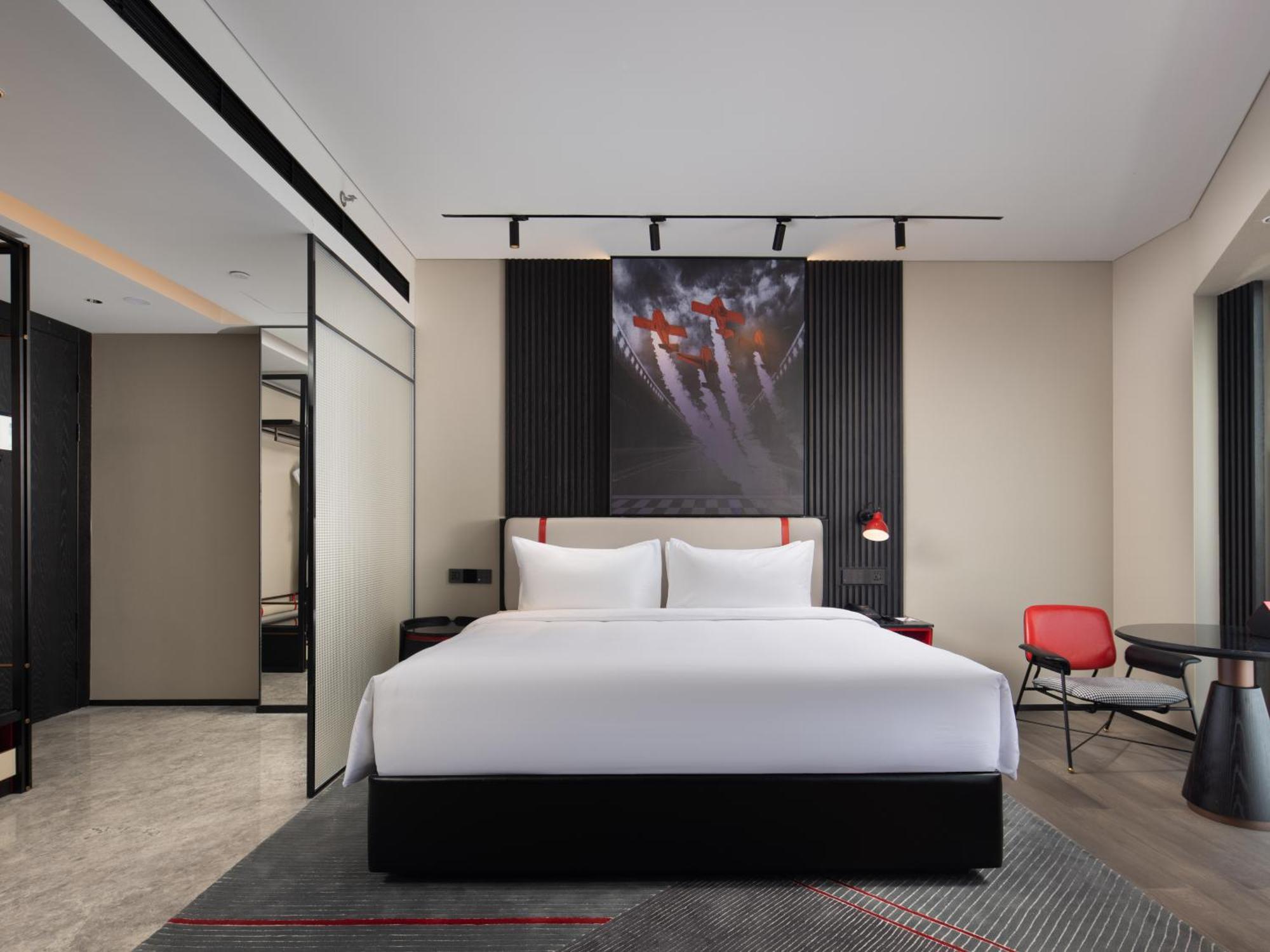 Radisson Red Hotel Zhuhai Gongbei Port Bagian luar foto